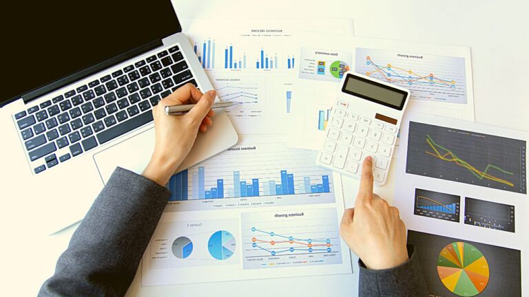 Online Business Ideas: এই ১১ ব্যবসা মালামাল করে দেবে Online Business Ideas: একটু বুদ্ধি থাকলে এই ১১ অনলাইন ব্যবসা মালামাল করে দেবে